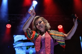4-uluslararasi-antalya-yoruk-turkmen-festivalinde-funda-arar-coskusu.jpg