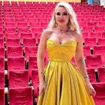 Altın Kalp ve Vefa Ödüllerini sunan Esin Yum Güzelliği ve Şıklığıyla geceye damga vurdu