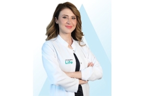 aynada-gordugunuz-kirisikliklarin-gercek-nedeni-yaslilik-degil.jpg