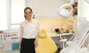 bakteri-uremesinin-onune-geciyor-tedavi-suresi-kisaliyor-cocuk-dis-tedavisinde-lazer-donemi-C5mDsuTz.jpg