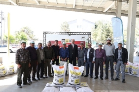 baskan-altay-hayvancilik-yapan-ciftcimize-bu-yil-80-ton-macar-figi-destegi-yapiyoruz.jpg