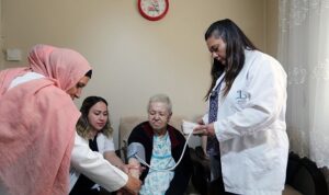 bayraklida-vatandaslara-ucretsiz-saglik-hizmeti-x7ruYpM9.jpg