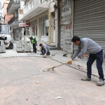 Bayraklı’da yol yenileme ve üst geçit çalışmaları sürüyor