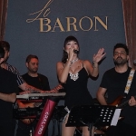 ece-gurselden-le-baron-sahnesinde-yeni-imaj.jpg