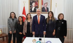 egeli-akademisyenler-kadina-yonelik-siddet-konusunda-saglik-profesyonellerini-egitecek-DHnCtDlY.jpg