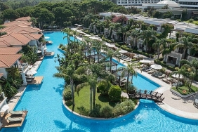 ela-excellence-resort-belek-netflix-ingilterede-yer-alan-ilk-turk-otel-markasi-oldu.jpg