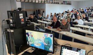 eu-tip-fakultesinde-fitik-cerrahi-gunleri-canli-cerrahi-kursu-duzenlendi-xvUVQqiT.jpg