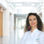 Evde diş beyazlatmadan kaçının  Beyazlatma işlemi güvenilir kliniklerde yapılmalı