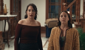 gupse-ozayin-kaleminden-cikan-yeni-netflix-dizisi-platonik-mavi-dolunay-otel-18-eylulde-izleyiciyle-bulusacak.jpg