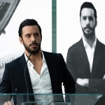 hande-ercel-ve-baris-arducun-basrollerinde-yer-aldigi-aski-hatirla-dizisinin-tum-bolumleri-simdi-disneyta-yayinda.jpg