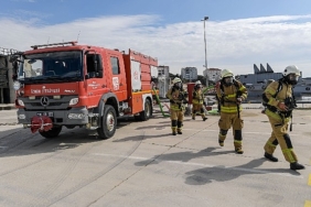 İzmir’in yeni itfaiyecileri alevlerin arasında göreve hazırlanıyor