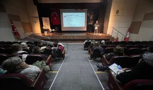 karsiyaka-saglik-soylesilerinde-otizm-konusuldu-CEXHE2ID.jpg