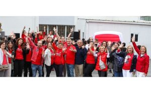 keller-williams-kent-ofisi-hatice-mehmet-eksioglu-okulu-icin-red-dayde-kollari-sivadi-OvWpr91l.jpg
