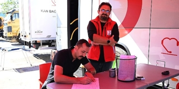 Kemer Belediye personelinden kan bağışı