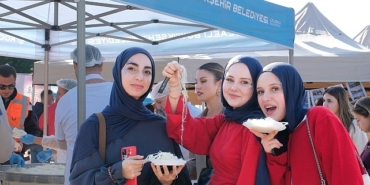 KOÜ’lü gençler Büyükşehir’le enerji depoluyor;  ‘Gelin Tanış Olalım’da eğlence başladı