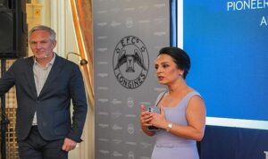longines-iki-asra-yayilan-koklu-tarihini-marka-dostlariyla-paylasti-aPPcd6qG.jpg