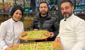 masterchef-sampiyonu-esra-tokelli-katmerci-dayida-katmer-yapti-bWyKje5s.jpg