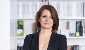 mercedes-benz-yonetim-merkezinde-boytorun-mimarlik-imzasi-7GCmSDD7.jpg