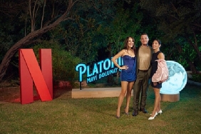 netfilix-gupse-ozay-imzali-yeni-dizisi-platonik-mavi-dolunay-otelin-lansmanini-cesmede-renkli-bir-etkinlikle-kutladi.jpg