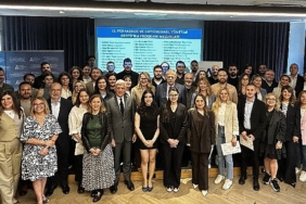 ozyegin-universitesi-alp-alkas-perakende-ve-gayrimenkul-merkezinde-12-program-sertifika-toreni-duzenlendi.jpg