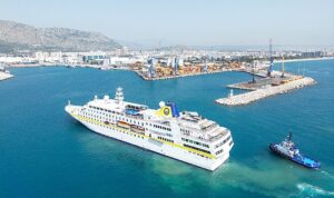qterminals-antalya-limani-yilin-ilk-kruvaziyer-gemisi-olan-hamburgu-agirladi-A5m9gsPb.jpg