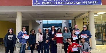 singapurlu-art-terapistten-engelliler-ve-ailelerine-sanatla-terapi.jpg