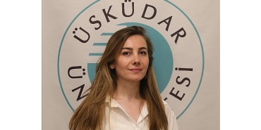 takma-tirnak-ve-kalici-oje-tirnak-yapisini-bozuyor.jpg