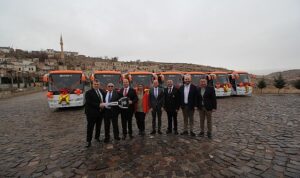 temsa-ve-mesnevi-31-yillik-is-birligini-15-otobusluk-yeni-teslimatla-taclandirdi-ZTOQy3sp.jpg