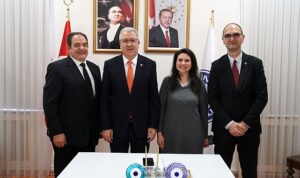 turkiyeye-donus-yapan-egeli-akademisyen-dr-gunay-esiyok-toksoplazmaya-karsi-attenue-asi-gelistirecek-T88L6X7D.jpg