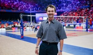 unlu-oyuncu-aras-bulut-iynemli-voleybol-milletler-liginde-filenin-sultanlarina-destek-verdi-LngGkZ31.jpg