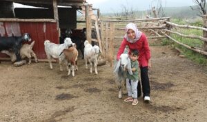 uretici-cansu-bicer-herkes-topragina-sahip-cikmali-uRGFr3BO.jpg