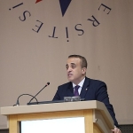 uzm-dr-bekir-aktura-saglik-hizmetlerinde-ekip-calismasi-hasta-memnuniyetini-artirir.jpg