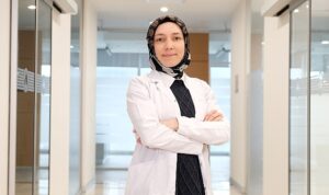 uzmani-onerdi-agiz-kokusunu-gidermek-icin-dilinizi-de-fircalayin-E1GSBtvg.jpg