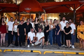 yapimci-suat-yanca-surpriz-dogum-gunu-kutlamasi.jpg