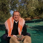 yerin-altinin-degil-ustunun-daha-kiymetli-olduguna-inaniyorum-diyen-baskan-mesut-ergin-zeytinyagi-ayvalikin-vazgecilmez-bir-kulturudur.jpg